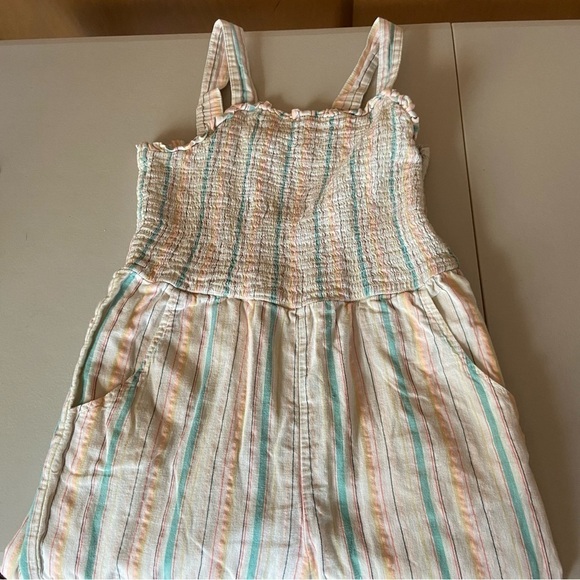 Cat & Jack hippie romper is pastel seersucker with pockets. Farm core smocking - Picture 8 of 10